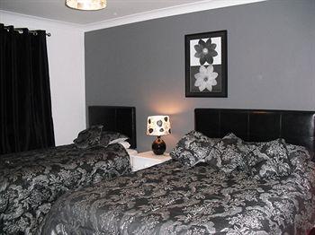 Abbey Bed And Breakfast Лъндъндери Екстериор снимка