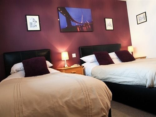 Abbey Bed And Breakfast Лъндъндери Екстериор снимка